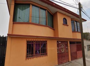 Casa de 3 habitaciones, Chimalhuacán · Casa con 3 Habitaciones y 180 m² Superficie de Terreno en Venta en Santa María Nativitas