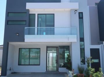 Casa de 4 habitaciones, Zapopan · Casa Nueva en Venta Jardín Real Dentro de Coto