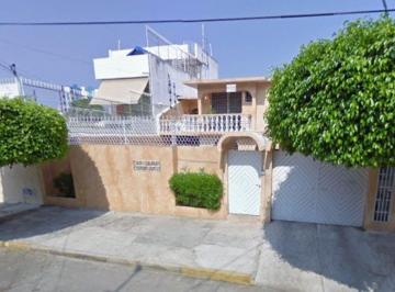 Casa de 4 habitaciones, Acapulco de Juárez · Casa con 227 m² Superficie de Terreno, 4 Habitaciones en Venta en Acapulco de Juárez Centro