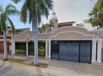 Casa de 5 habitaciones, Puerto Vallarta · Hermosa Propiedad de Venta en Jalisco
