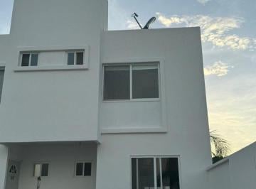 Casa · 70m² · 2 Recámaras · 2 Estacionamientos · Casa en Renta Renta, 2 Recámaras, Amueblada, Res. Cuyagua, Polígono Sur, Cancún.
