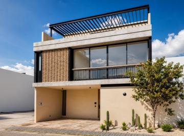 Casa · 267m² · 4 Recámaras · 2 Estacionamientos · Casa en Venta en Lomas de Angelopolis III, Cascatta, Parque Mexico, Puebla.