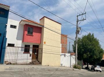 Casa · 180m² · 3 Recámaras · 2 Estacionamientos · Casa en Venta en Lomas 4a