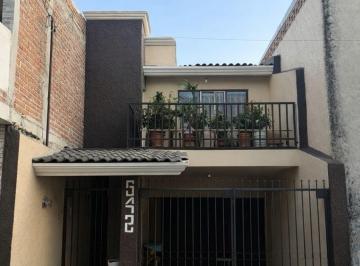 Casa · 196m² · 3 Recámaras · 1 Estacionamiento · Casa en Venta en Col. San Agustín, León – 3 Recámaras, Cochera y Excelente Ubicación