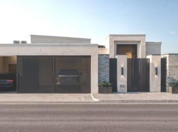 Casa · 610m² · 4 Recámaras · 7 Estacionamientos · Casa en Colorines 5to Sector