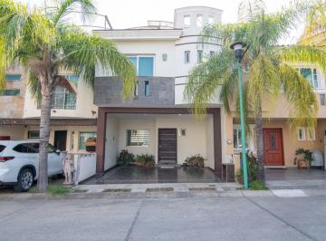 Casa en condominio de 3 habitaciones, Zapopan · Casa en Venta en Real de Valdepeñas, Dentro de Coto