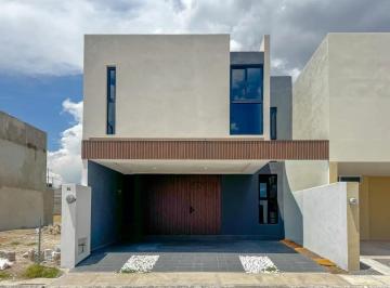 Casa · 133m² · 3 Recámaras · 2 Estacionamientos · Casa en Venta en Cuautlancingo con Recamara en Planta Baja y Amenidades