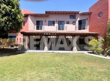 Casa · 587m² · 3 Recámaras · 6 Estacionamientos - Remax Si · Casa en Venta Huertas del Carmen