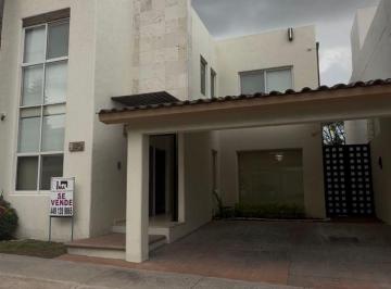 Casa en condominio de 4 habitaciones, Jesús María · Casa en Venta Tres Arroyos ¡Excelente Oprtunidad!