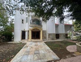 Quinta · 2000m² · 3 Recámaras · 10 Estacionamientos · Quinta en Santiago