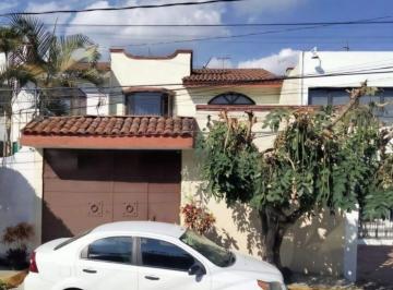 Casa de 3 habitaciones, Cuernavaca · Casa Adjudicada en Cuernavaca Morelos con Alberca