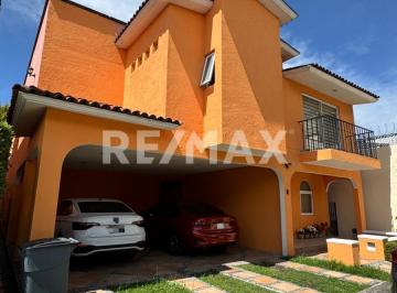 Casa en condominio · 402m² · 3 Recámaras · 4 Estacionamientos · Casa en Renta en Metepec - (4)