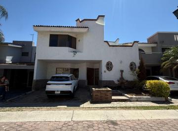 Casa de 4 habitaciones, Zapopan · Venta de Casa en Coto Málaga Zona Virreyes