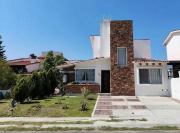 Casa de 4 habitaciones, Tequisquiapan · Casa en Renta Amueblada, 4 Recámaras, 2 Niveles, en Fraccionamiento Club de Golf Tequisquisquiapan