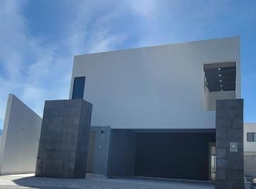 Casa · 280m² · 4 Recámaras · 2 Estacionamientos · Casa en Venta Rincón Los Encinos Al Norte Saltillo Precio Especial