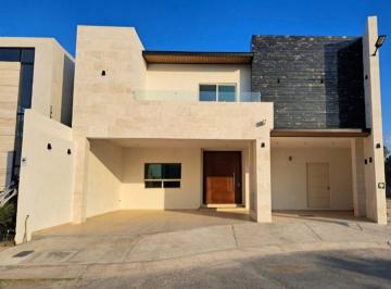 Casa · 320m² · 4 Recámaras · 3 Estacionamientos · Casa en Venta Fraccionamiento Rincón de Alcántara Al Nororiente Saltillo