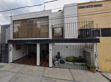Casa de 4 habitaciones, Naucalpan de Juárez · Casa en Venta en Manuel Doblado 34, Cd. Satélite, Naucalpan de Juárez, Méx.