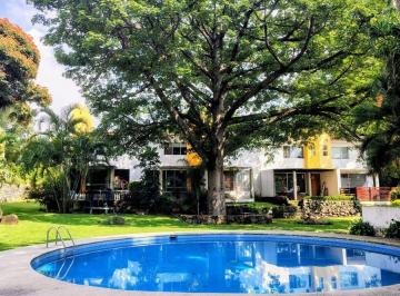Casa de 3 habitaciones, Cuernavaca · Acapantzingo Cuernavaca Venta o Renta Casa en Condominio con Jardín y Alberca