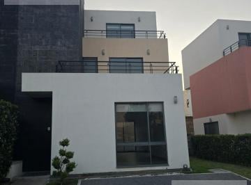 Casa · 159m² · 3 Recámaras · 2 Estacionamientos · Casa en Renta Villas del Campo, Calimaya