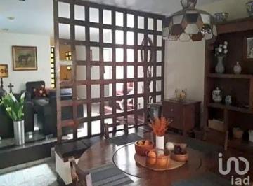 Casa · 554m² · 7 Recámaras · 4 Estacionamientos · Casa en Venta en Jardines de Bosque