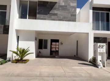 Casa · 3 Recámaras · 1 Estacionamiento · Casa en Pozos Residencial