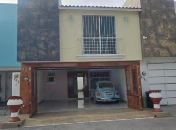 Casa · 3 Recámaras · 2 Estacionamientos · Casa