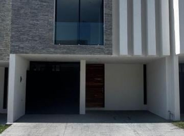 Casa · 185m² · 3 Recámaras · 2 Estacionamientos · Renta de Casa en El Edén Residencial Casa 28