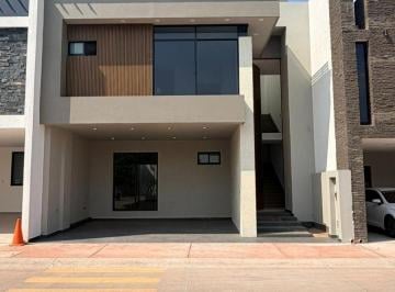 Casa de 4 habitaciones, Irapuato · Casa en Venta Residencial Lombardia, Irapuato Gto