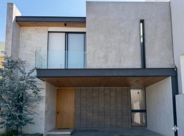 Casa de 4 habitaciones, Morelia · Casa en Venta en Paseo del Parque, Tres Marías.