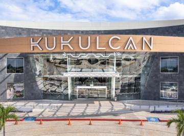 Local comercial · 794m² · Local en Renta Plaza Kukulcán