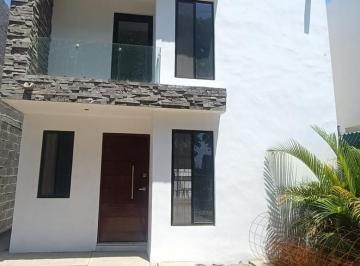 Casa · 94m² · 2 Recámaras · 2 Estacionamientos · Casa en Venta