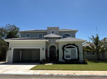 Casa · 386m² · 5 Recámaras · 4 Estacionamientos · Venta Casa Residencial Estilo Americana Espacios Abiertos Luz Natural y Paneles Solares en La Rejoya