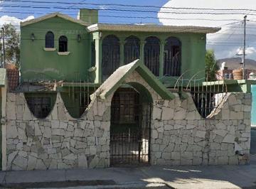 Casa de 4 habitaciones, Pachuca · Casa con 4 Recámaras de 223 m² de Terreno en Venta, Piracantos