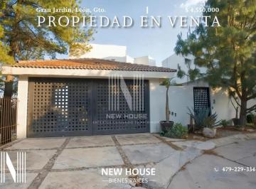1 · Casa Amplia en Fraccionamiento Gran Jardín | Excelente Distribución