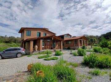 Villa de 2 habitaciones, Tapalpa · 2 Cabañas Hermosas (Con Terraza y Amplio Terreno a Precio de 1)