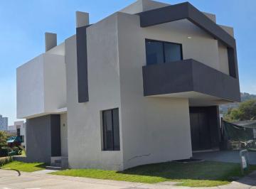 Casa · 319m² · 4 Recámaras · 2 Estacionamientos · Casa en Venta en Parque Metropolitano