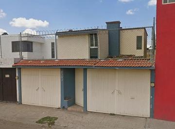 Casa de 3 habitaciones, Celaya · Casa con 149 m² Superficie de Terreno, 3 Recámaras en Venta en Alamos
