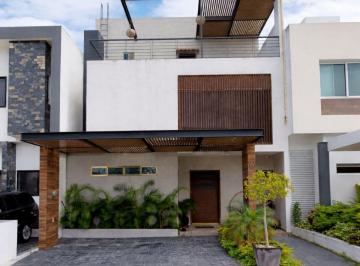 Casa de 5 habitaciones, Benito Juárez · Casa Amueblada en Renta en Aqua Residencial | 5 Recámaras | Roof | Casa Club | Av Huayacan | Cancún
