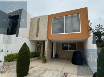 Casa · 296m² · 3 Recámaras · 2 Estacionamientos · Casa en Venta en Residencial Santa Lucia