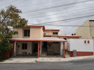 Casa de 5 habitaciones, Guadalupe · Casa con 315 m² de Superficie de Terreno, 5 Recámaras en Venta en Contry La Silla