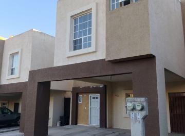 Casa · 156m² · Casa en Renta Frente a Parque Caminos del Valle II