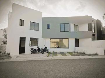 Casa · 210m² · 3 Recámaras · 3 Estacionamientos · Casa en Venta en Preserve Juriquilla