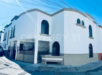 Casa · 104m² · 2 Recámaras · Casa Semiamueblada en Renta de 2 Recamaras Al Sur de La Ciudad.