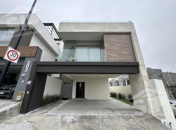 Casa · 272m² · 3 Recámaras · Casa de 3 Plantas en Dominio Cumbres Arriba de Ave Leones
