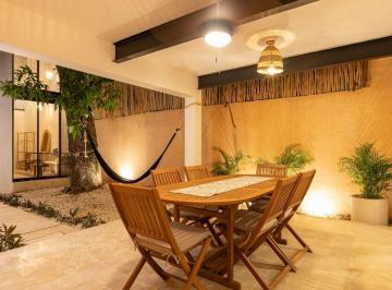 Casa · 223m² · 3 Recámaras · 1 Estacionamiento · Casa en Venta/renta. 3 Recamaras, Alberca, Remodelada Merida Centro (Avc - 2807)