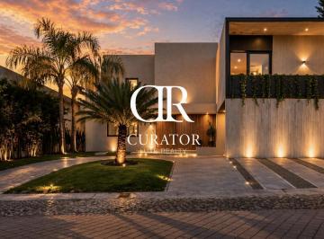 Casa · 429m² · 4 Recámaras · 5 Estacionamientos · Casa en Venta en El Campanario, Queretaro