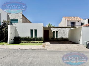 Casa · 194m² · 3 Recámaras · 2 Estacionamientos · Casa en Venta por Salida a Mezquital Cerca de La Coca en Frac Privado, Frac. Los Laureles Residenci