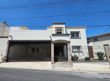 Casa · 358m² · 2 Recámaras · 2 Estacionamientos · Casa en Renta en Col. Cumbres 4 Sector Monterrey