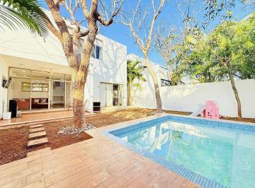 Casa · 265m² · 3 Recámaras · 4 Estacionamientos · Moderna Casa en Venta en Exclusivo Residencial, Cholul Mérida