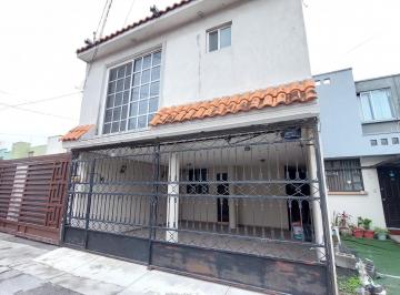 Casa · 180m² · 3 Recámaras · 2 Estacionamientos · Casa en Venta con Ampliación en Jardines de Monterrey, Apodaca, Nl